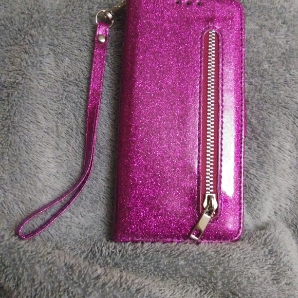 Phone case... - Picture 2 of 8